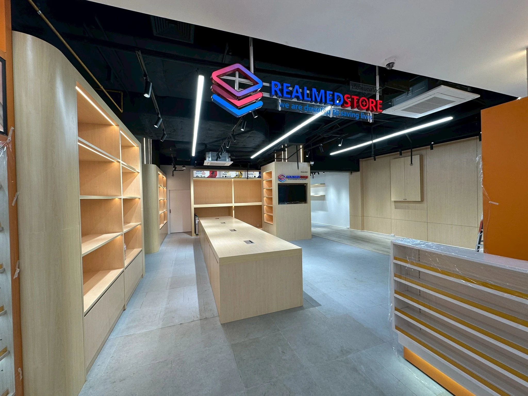 รายละเอียดงานเฟอร์นิเจอร์และตกแต่งร้านจากเว็บไซต์ FURLINE LINK